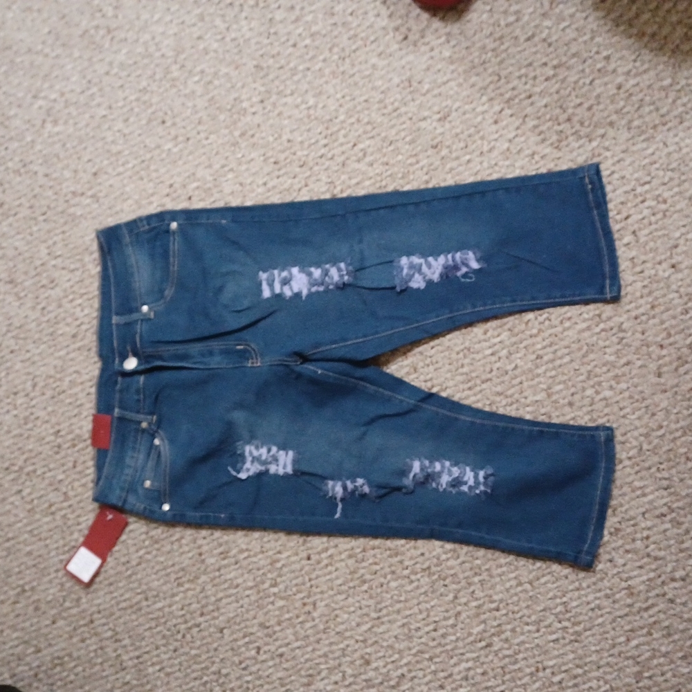 New! with tags Ling collection capris size 15/16